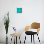 Horloge Cézembre vert emeraude dans une pièce de maison